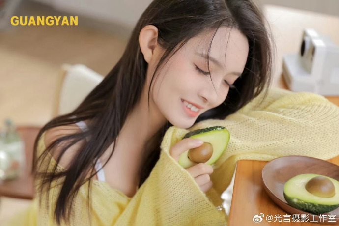 白莲花度假村 封面